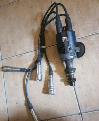 Volkswagen PASSAT B3 Spark distributor 0237020140 050905205A