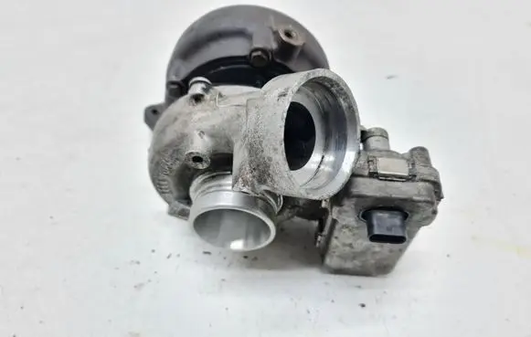 Mercedes-Benz E W212 Turbo A6510900086 A6519060200