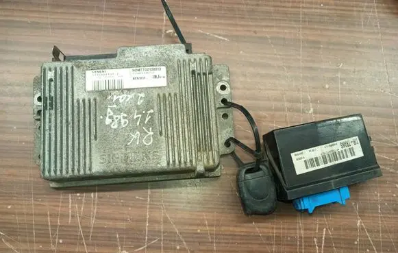 Renault Kangoo I Engine control unit/module s115301101 7700110257 7700108813