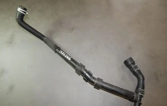 Volkswagen PASSAT B8 Engine coolant pipe/hose 5Q0820507L