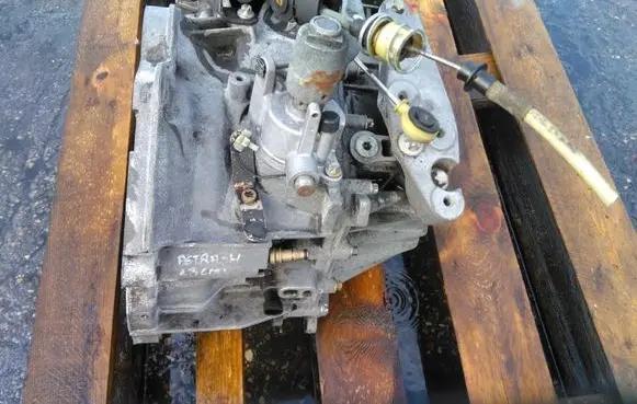 Opel Astra H Manual 4 speed gearbox 7103311