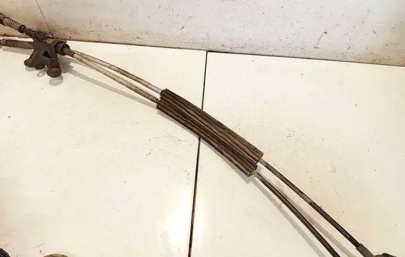 Volkswagen Golf V Gear shift cable linkage 