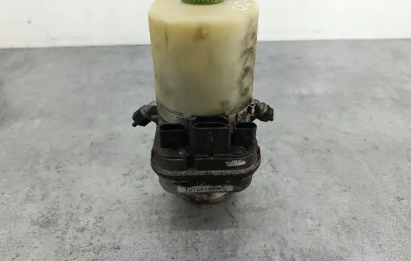 Volkswagen Polo IV 9N3 Power steering pump 6R0423156BVWAGTRW