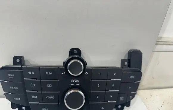 Head unit multimedia control