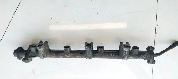 Toyota Avensis T220 Fuel main line pipe