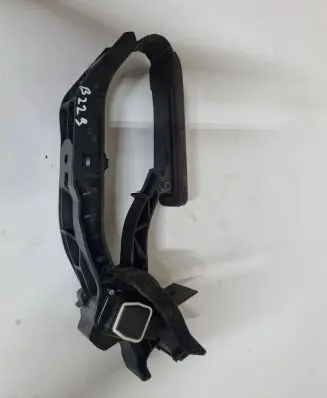 Mercedes-Benz E W211 Accelerator throttle pedal 2113000404