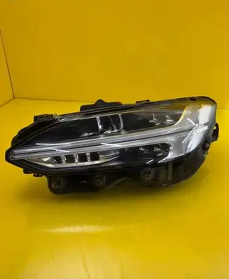 Volvo S90, V90 Headlight/headlamp 31655728