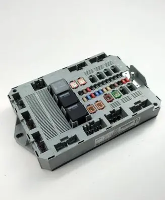 Jaguar XF X250 Fuse module 73409724