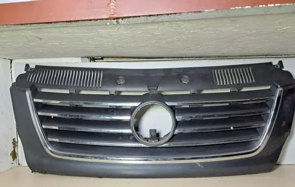 Volkswagen Sharan Front bumper upper radiator grill