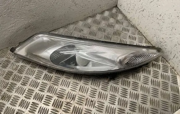 Nissan Juke I F15 Headlight/headlamp 14492