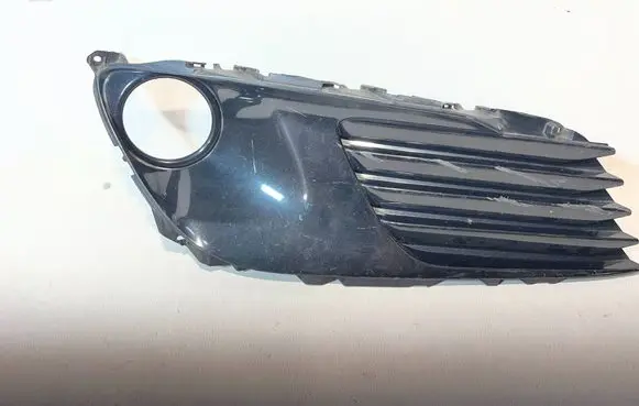 Toyota Auris E180 Front bumper lower grill 5204002210