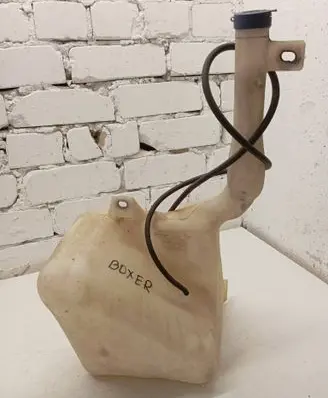 Windshield washer fluid reservoir/tank