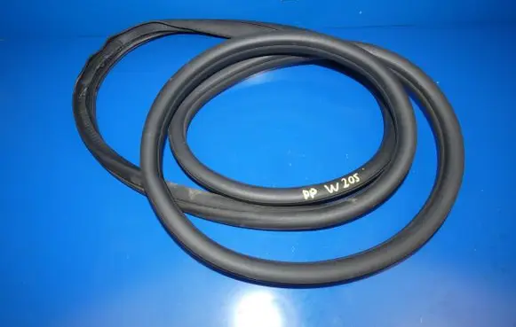 Mercedes-Benz C W205 Front door rubber seal 