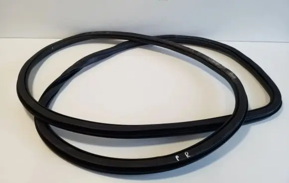 Land Rover Evoque II Front door rubber seal