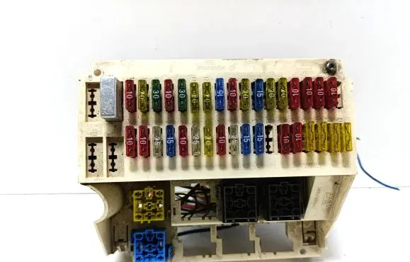 Volvo S70 V70 V70 XC Fuse module 3515170