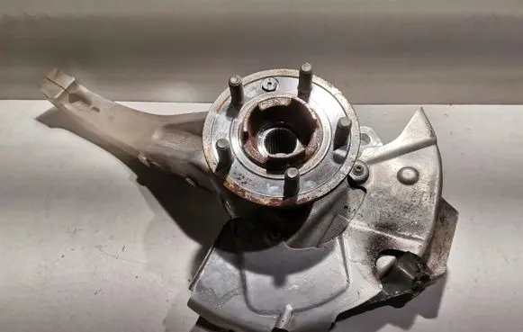 Land Rover Defender Front wheel hub L8B23K186CA L8B22C300CB