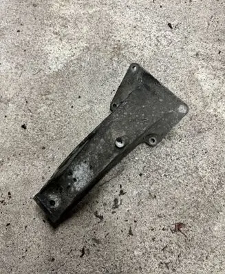 BMW 5 E39 Engine mounting bracket 1092973