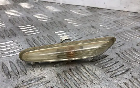 BMW 5 E60 E61 Front fender indicator light 8382104