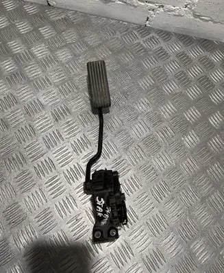 Mitsubishi Space Star Accelerator throttle pedal 30865642
