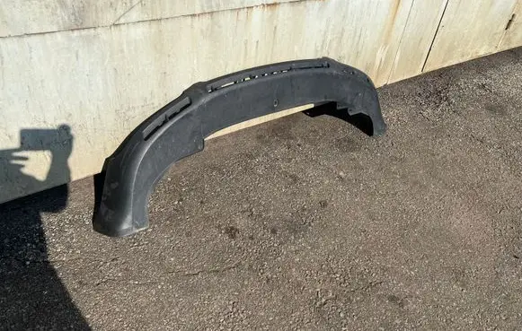 Front bumper lip