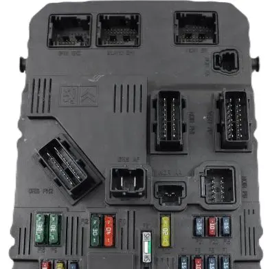 Peugeot 206 Fuse module S118085220B 9650584680