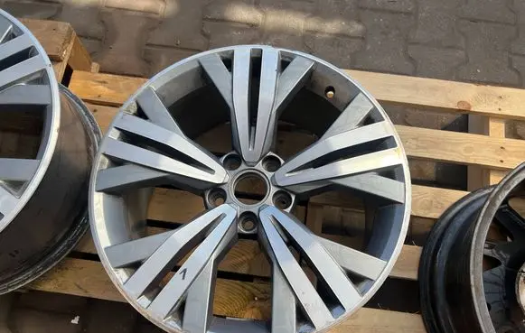 Volkswagen PASSAT B8 R18 alloy rim 3G0601025AA
