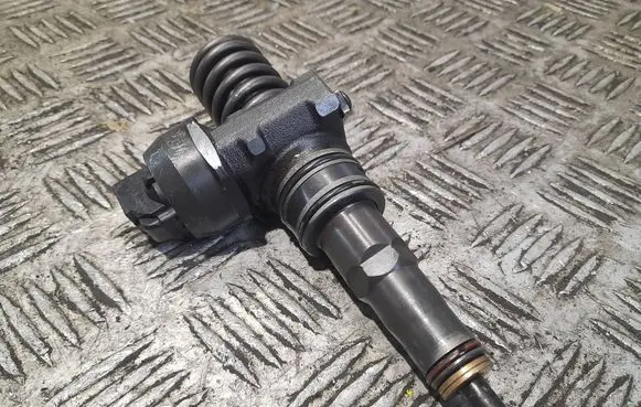 Volkswagen Golf V Fuel injector 038130073ag 0414720215