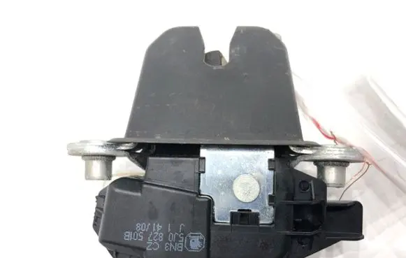 Skoda Fabia Mk1 (6Y) Tailgate exterior lock 5J0827501B