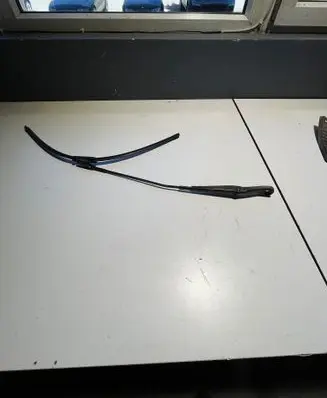 Opel Zafira C Front wiper blade arm 20812593