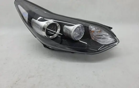 KIA Sportage Headlight/headlamp 92102-F1000