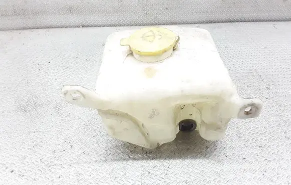 KIA Sportage Windshield washer fluid reservoir/tank
