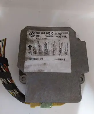 Volkswagen Touran I Airbag control unit/module 1T0909605C