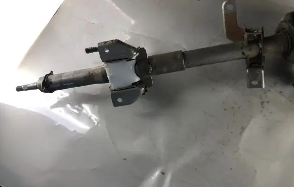 Nissan Patrol Y61 Steering wheel axle