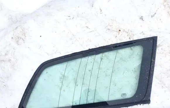 Volvo V50 Rear side window