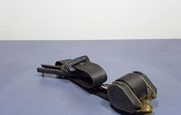 Mercedes-Benz Sprinter W901 W902 W903 W904 Front seatbelt A0028605285
