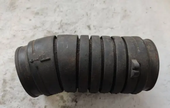Air intake hose/pipe