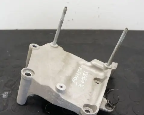Engine mount bracket