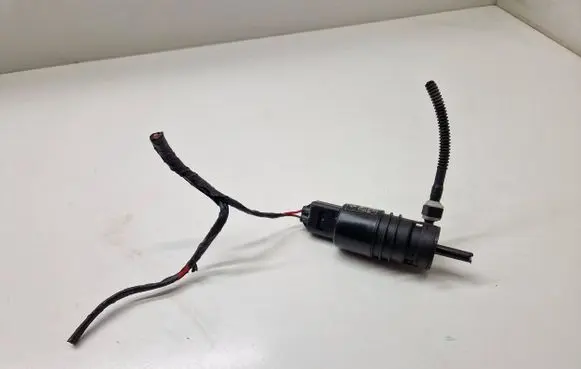 BMW X3 F25 Windscreen/windshield washer pump 7388343