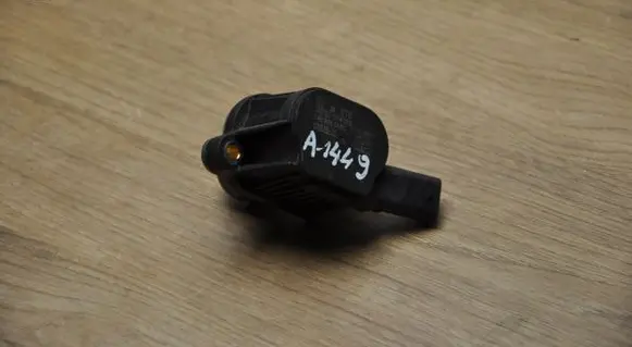 Mercedes-Benz E W213 Turbo solenoid valve 04E906048C