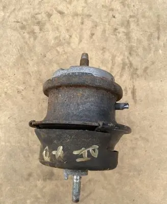 Infiniti QX70 S51 Engine mount bracket 29165220
