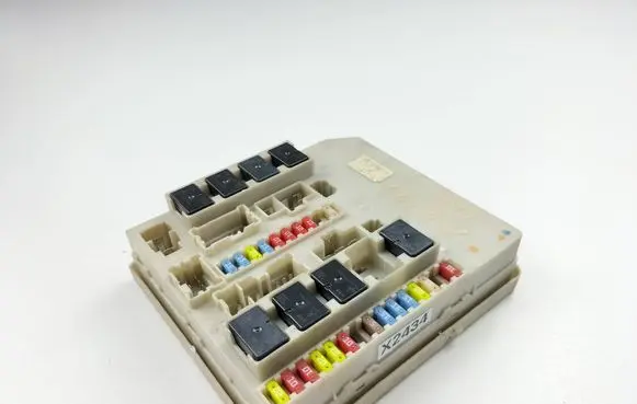 Renault Modus Fuse module 233293G