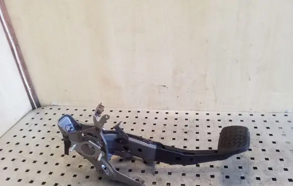 Lexus CT 200H Brake pedal