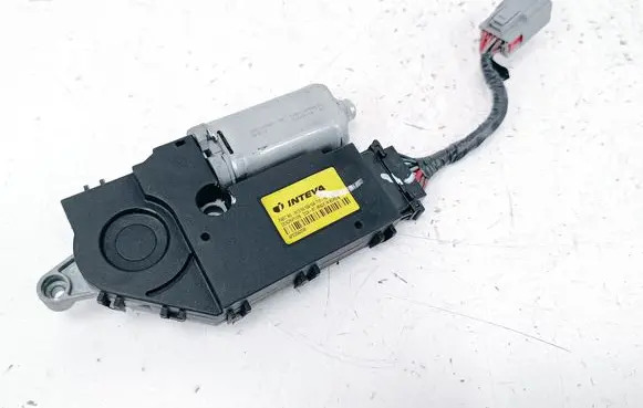 Chrysler Town u0026 Country V Sunroof motor/actuator 504696715
