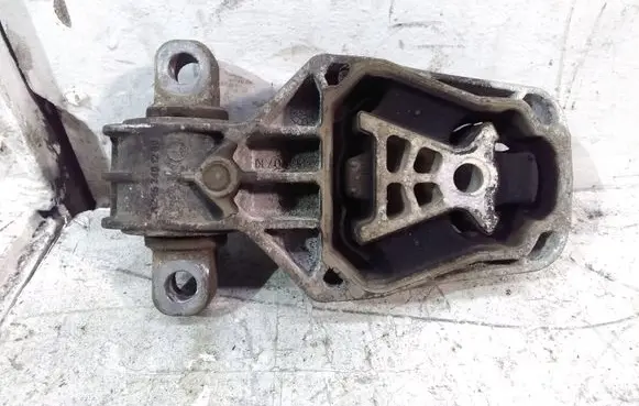 Mercedes-Benz CLA C117 X117 W117 Engine mount bracket A2462401209