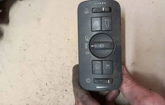 Volvo V70 Light switch 30739415 070227B 04066302