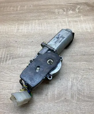 Mazda Xedos 6 Sunroof motor/actuator 8331002611 T7208020