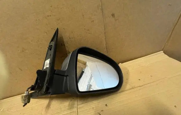 Mitsubishi Colt Front door electric wing mirror E9024259 E9014259