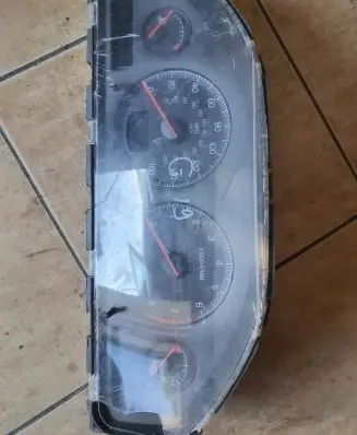 Volvo V70 Speedometer (instrument cluster) 8637994 8602472 9459821