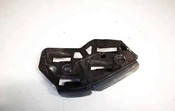Front bumper mounting bracket