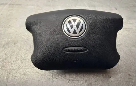 Volkswagen Golf IV Steering wheel airbag 3B0880201AE